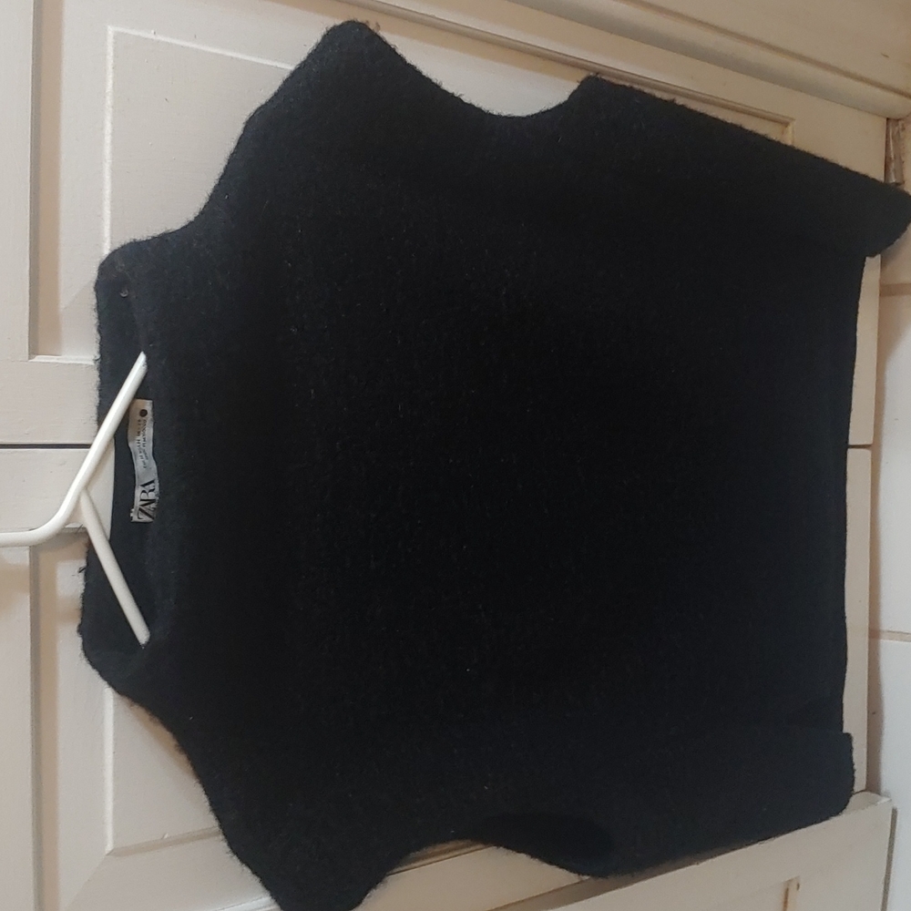 ZARA Sleeveless Sweater Beautiful With Funnel Neck SzM